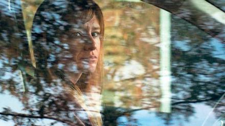 Fremde Welt. Julia Jentsch spielt in der vierteiligen ARD-Serie „Das Verschwinden“ (Folgen am 29. 30. und 31.10, jeweils 21 Uhr 45, der erste Teil in der ARD-Mediathek) eine alleinerziehende Mutter, die in der bayerischen Provinz ihre verschwundene Tochter sucht. Die in Berlin aufgewachsene Wahlschweizerin, 39, erhielt 2005 für „Sophie Scholl – Die letzten Tage“ den Silbernen Bären. Es folgten Hauptrollen in „Effi Briest“ oder „24 Wochen“.