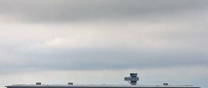Teurer Leerstand. Grundsätzlich werden Zughalte an einem Bahnhof günstiger, je mehr Züge dort halten. Da in der BER-Station aber kein Zug halten kann, treibt der Bahnhof die Kosten im ganzen Land nach oben.