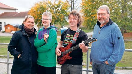 Mit Musik gegen rassistisches Gedankengut. Simone Holzwarth, Sybille Franz, Gabor Kurucz und Dieter Dörflinger freuen sich darauf, am Montagabend viele weltoffene Werderaner in der Heilig-Geist-Kirche zu begrüßen.