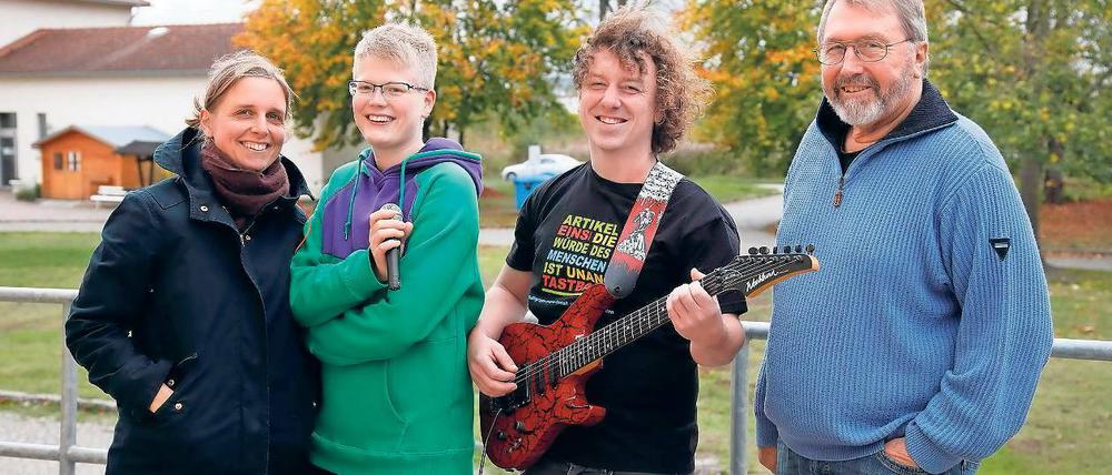 Mit Musik gegen rassistisches Gedankengut. Simone Holzwarth, Sybille Franz, Gabor Kurucz und Dieter Dörflinger freuen sich darauf, am Montagabend viele weltoffene Werderaner in der Heilig-Geist-Kirche zu begrüßen.