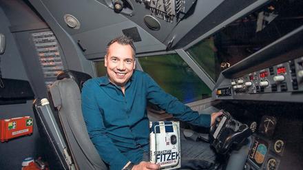Ganz vorne mit dabei. Sebastian Fitzek ist derzeit einer der erfolgreichsten Thrillerautoren Deutschlands. Seine Fans fieberten „Flugangst 7A“ schon lange entgegen.