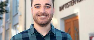 Predigt Offenheit. Die Jugendlichen sollen mit allen Fragen zu Daniel Knelsen kommen können. Gemeinsam mit ihnen möchte der Jugendpfarrer der Baptisten Antworten finden.