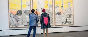 Geisterhaft. Künstlerin Marion Fink arbeitet mit der Technik der Monotypie, bei der erst auf eine Glasplatte gemalt und dann damit auf Papier gedruckt wird. So wirken ihre Figuren oft durchscheinend wie Gespenster.