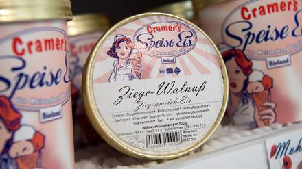 Der Dieb hatte es auf zwei Packungen Eis abgesehen - am Ende ist er entkommen. Jetzt ermittelt die Polizei.