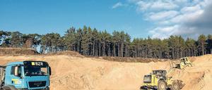 Bürgerprotest. Die Michendorfer wollen statt Gewerbeabfällen und Bauschutt lieber ihre Landschaft zurück. Laut einem Abkommen von 1996 sollte die BZR die Fresdorfer Heide eigentlich ab 2019 renaturieren. Nun laufen zwei Anträge, damit stattdessen eine Deponie in der Kiessandgrube entstehen kann. Bürger und die Gemeinden Michendorf und Nuthetal wehren sich dagegen.