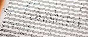 Erstling aus Potsdam. Joachim Werzlaus (r.u.) erste Oper „Regine“ wurde im Hans Otto Theater uraufgeführt. Sein Sohn Friedemann Werzlau (o.r., Mitte) übergab den Nachlass an Karsten Fietzke und Marion Mattekat.