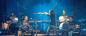 Energie und Rhythmus. Im Lindenpark können Kinder und Eltern in einem Kurs in den Ferien gemeinsam das Schlagzeug- und Percussionspielen ausprobieren.