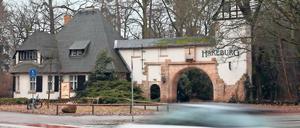 Abgesenkt. Unter dem Tor sollen bald größere Fahrzeuge passieren.