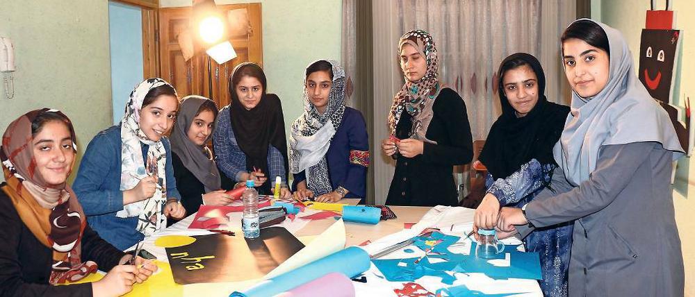 Entdeckerinnen. Afghanische Schülerinnen gewannen bei einem Wettbewerb in den USA einen Preis. Nun wollen sie ihr Projekt in Potsdam bei einer Software-Konferenz zeigen.