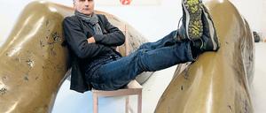 Alles im Werden. Der 49-jährige Schauspieler und Unterhalter Michael Gerlinger gibt sich entspannt vor seiner ersten Show im Kunsthaus Sans Titre – ein Ort, der ihn inspiriere, wie er sagt. Das Haus in der Französischen Straße wandelt sich vom Ausstellungsort zum Kunstzentrum und Gerlinger will mit dabei sein.