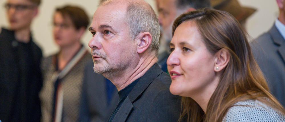 Teltows neuer und alter Bürgermeister heißt Thomas Schmidt (SPD). Er verfolgte am Abend im Rathaus gemeinsam mit der SPD-Bundestagsabgeordneten Manja Schüle die Auszählung.