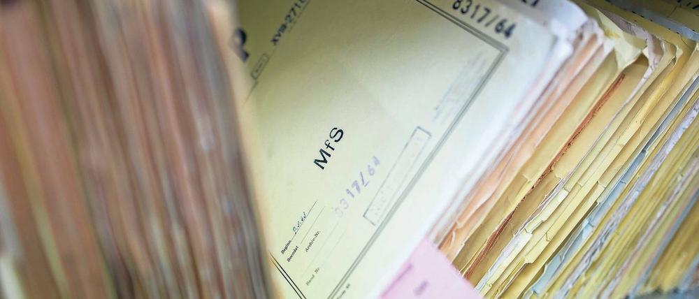 Aktenfund ohne Schaden? Der Umgang mit Stasi-Lügen im öffentlichen Dienst könnte sich nun grundsätzlich wandeln.