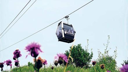 Die Seilbahn bleibt. Am 1. Dezember nimmt sie ihren Betrieb wieder auf; man soll sie auch nutzen können, ohne erst Eintritt für die „Gärten der Welt“ zu zahlen.