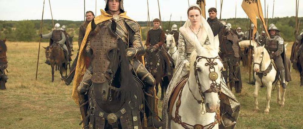 Gut zu Pferd. Maximilian (Jannis Niewöhner) und Maria (Christa Théret).