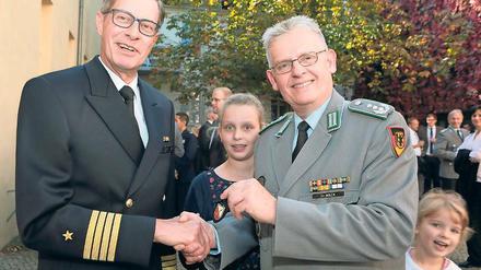 Übergabe. Oberst Hans-Hubertus Mack (r.) und Kommandeur Jörg Hillmann.