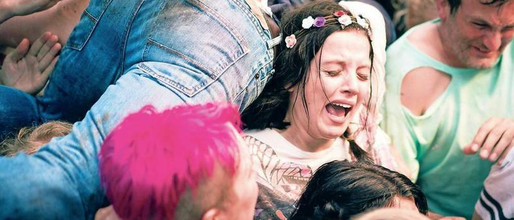 Das Leben davor. Antonia Schneider (Jella Haase) stand kurz vor dem Abitur und wollte einfach nur feiern, als sie in den Tunnel der Duisburger Loveparade geriet.