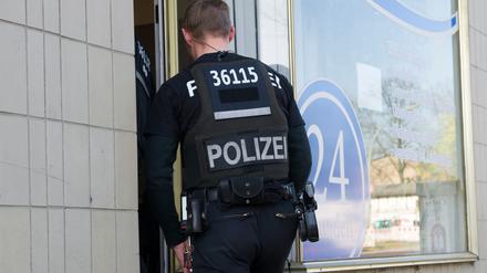 Bereits im April 2016 hat die Polizei in Berlin eine Razzia gegen 230 verdächtige Pflegedienste durchgeführt.