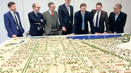 Durchbruch. Nach langen Verhandlungen stellten Stadt, Pro Potsdam und die Deutsche Wohnen Ende März das Entwicklungskonzept für Krampnitz vor.