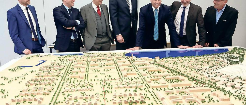 Durchbruch. Nach langen Verhandlungen stellten Stadt, Pro Potsdam und die Deutsche Wohnen Ende März das Entwicklungskonzept für Krampnitz vor.
