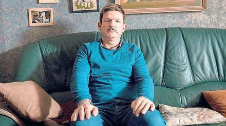 Bloß nicht vorführen. Wie aus dem Nichts ist der frühere Kirmes-Musiker Heinz Strunk, 55, vor 15 Jahren zum wortgewaltigen Provinzchronisten geworden („Fleisch ist mein Gemüse“). Sein neuer Roman „Jürgen“ ist von der ARD verfilmt wurden, mit Strunk neben Charly Hübner in der Hauptrolle („Jürgen – heute wird gelebt“, 20 Uhr 15).