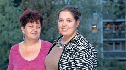 Enttäuscht. Unter Merkel hat sich nach Meinung von Britta Voland (links) und ihrer Tochter Romy Ibe wenig verbessert bei der sozialen Gerechtigkeit. Beide wollen die Linke wählen und wünschen sich eine rot-rote oder rot-rot-grüne Koalition.