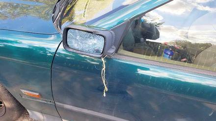 Zerschlagen. Ärger über zurückgelassenes Auto in Stahnsdorf eskaliert.