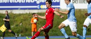 Mit Frust zum Siegtor. SVB-Führungsspieler Mike Eglseder (l.) bäumte sich nach dem zwischenzeitlichen Ausgleich charakterstark auf und leitete das 4:3 seines Kiezklubs ein.