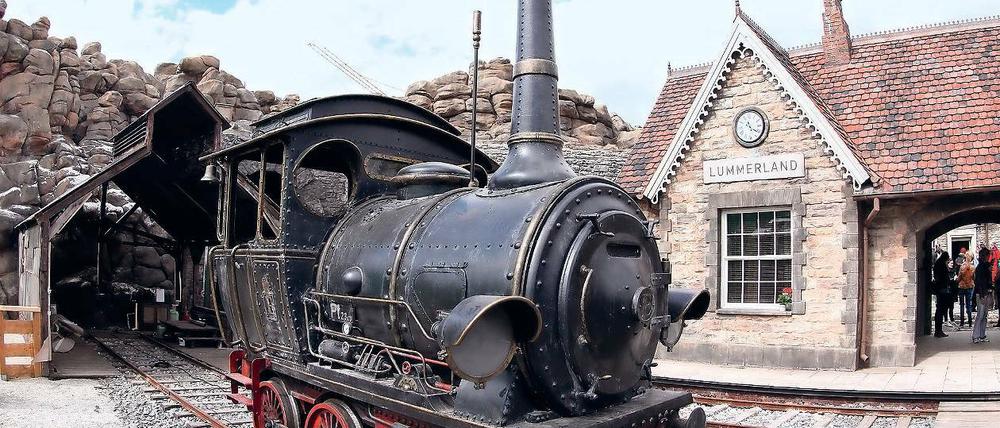 Unter Volldampf. Die Dampflok Emma in der LummerlandKulisse im Filmpark. 200 000 Besucher haben das Set bereits gesehen. In die Kinos kommt der Film erst 2018.