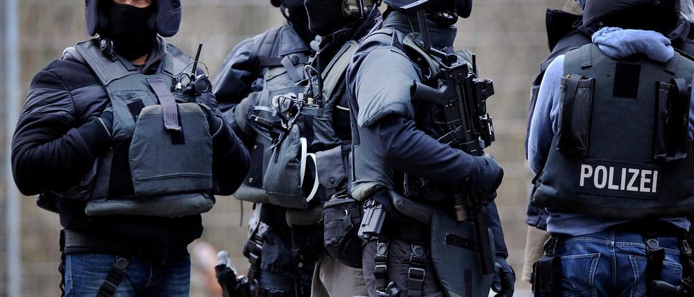 Weil der Mann mit Gewalt drohte, wurde zu dem Einsatz ein Spezialeinsatzkommando hinzugerufen.