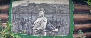 Waidmannsdank. Die Kleinmachnower haben ihrem ersten Bürgermeister, dem Förster Funke, gleich mehrere Denkmäler gesetzt. Eines ist das Bild des 1936 verstorbenen Kommunalpolitikers auf dem Trafohäuschen in der Förster-Funke-Allee.