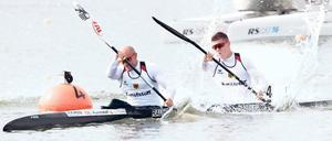 Vom Fan zum Trainings- und Bootspartner. Timo Haseleu (r.) schaute als Jungspund zu seinem Idol Ronald Rauhe auf. Jetzt treibt er den Olympiasieger täglich bei den Übungseinheiten an und paddelt im Takt seines Vorbilds zu ersten gemeinsamen Erfolgen.