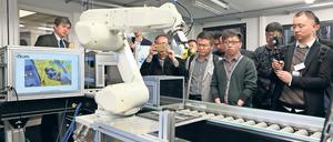 Staunen in Potsdam. Während der Deutsch-Chinesischen Konferenz zu Digitalisierung und Industrie 4.0 im vergangenen April hatten sich auch Vertreter von Techcode einen Eindruck von der Innovationskraft der IT-Branche in Potsdam verschafft.