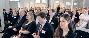 Digital vernetzt. Die vom Tagesspiegel und den Potsdamer Neuesten Nachrichten organisierte Konferenz stieß auf reges Interesse. Gemäß dem Thema twitterten viele Teilnehmer Zitate vor Ort.