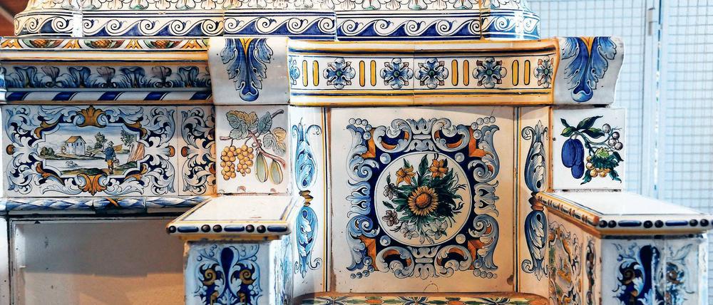 Heiße Öfen. 300 Jahre Ofenkultur sind im Dachgeschoss der Kachelfabrik in Velten zu sehen. Das Ofen- und Keramikmuseum ist auf dem gleichen Areal wie das Hedwig-Bollhagen-Museum in Velten angesiedelt.