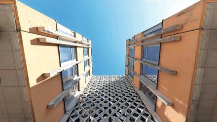 Streitpunkt Fachhochschule. Im November soll der Abriss des aus DDR-Zeiten stammenden Gebäudekomplexes beginnen, ein Jahr ist dafür veranschlagt. Danach soll das Areal in den historischen Strukturen neu bebaut werden.