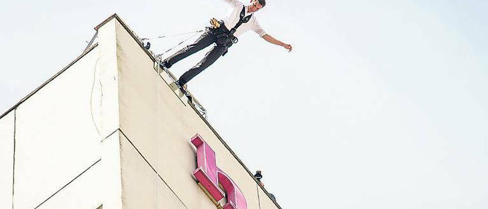 Mutig. Auch Hoteldirektor Marco Weselowski lief die Wand runter.