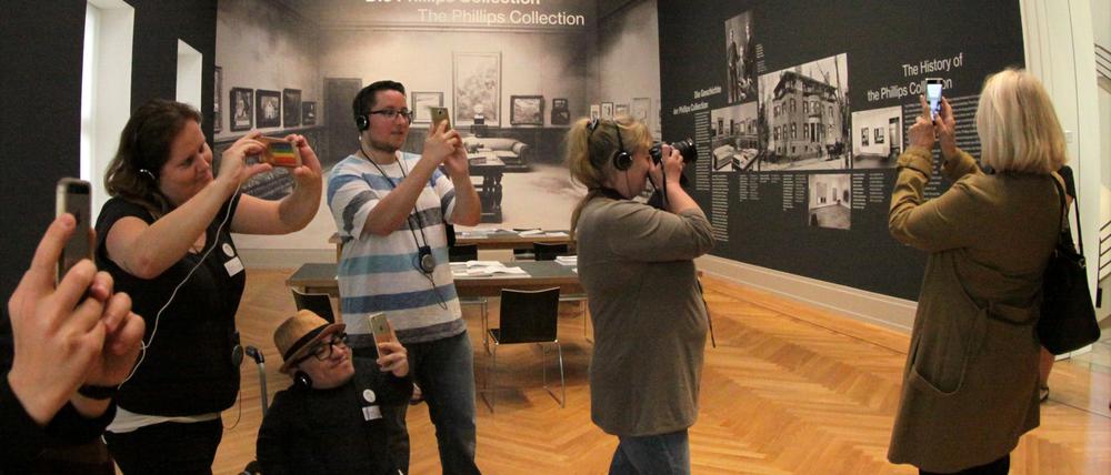 Wer ist im Bild? Instawalk im Museum Barbeini durch die Ausstellung "Von Hopper bis Rothko".