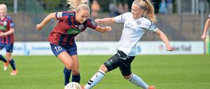 Sie durfte Regie führen. Die 17-jährige Gina Chmielinski (l.) machte ihre Aufgabe als Spielgestalterin im offensiven Turbine-Mittelfeld sehr gut – auch wenn Jenas Luca Graf sie daran zu hindern versuchte.