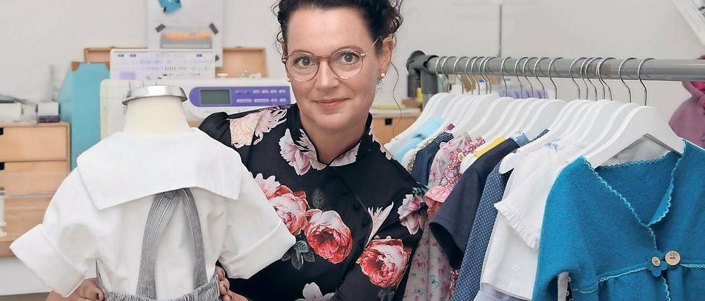 Unikate auf der Stange. Tine Schwenk achtet bei den von ihr designten Kleidungsstücken auch auf die Herkunft der Textilien. Die gebürtige Nürnbergerin vertreibt von Potsdam aus ihre Kindermode mit dem Label „Lieblingsstück“ an Kunden, die etwas Besonderes suchen.