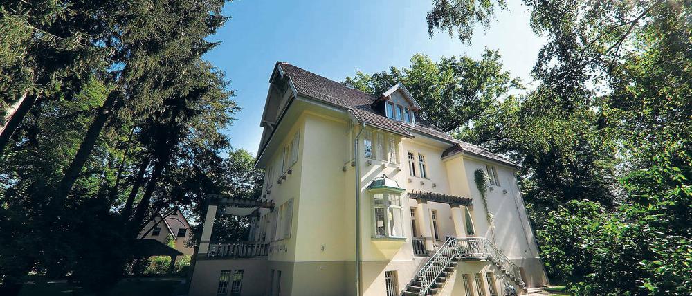 Liebhaberobjekt. Ein Jahr dauerten die aufwendigen Sanierungsarbeiten der Villa von Dechend, bei denen jedes Detail originalgetreu restauriert wurde. Seit 2012 wohnen Volkmar Busse und seine Frau Nicola in dem Haus.