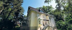 Liebhaberobjekt. Ein Jahr dauerten die aufwendigen Sanierungsarbeiten der Villa von Dechend, bei denen jedes Detail originalgetreu restauriert wurde. Seit 2012 wohnen Volkmar Busse und seine Frau Nicola in dem Haus.