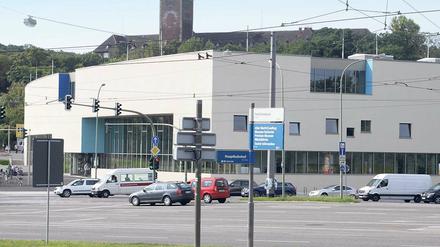 Wohin? Viele Schilder, keines für das blu und seine Tiefgarage.