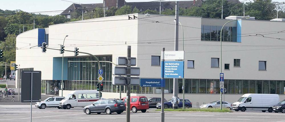 Wohin? Viele Schilder, keines für das blu und seine Tiefgarage.