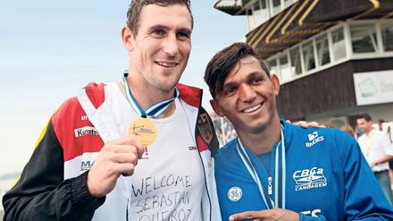 Ein brasilianischer Sebastian. Einer der ärgsten Kontrahenten von Sebastian Brendel (l.) ist seit Jahren der Brasilianer Isaquias Queiroz. Der hat nun seinen Sohn nach seinem großen Idol benannt. Bei der WM grüßte Brendel geehrt den Neuankömmling.