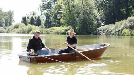 Rainer Gottemeier (l.) vermisst gemeinsam mit Harry Sinske den Petzower Haussee.