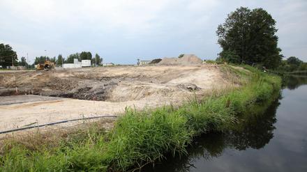Schon bald soll die Baustelle des Hafens mit dem Teltow-Kanal verbunden werden.