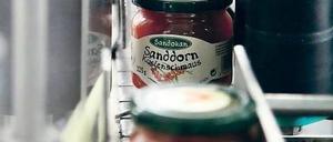 Abgefüllt und etikettiert. Eine Richtlinie des Landesministeriums will die Verarbeitung und Vermarktung von landwirtschaftlichen Produkten aus der Region fördern. Das Sanddorn-Unternehmen Christine Berger GmbH aus Werder (Havel) praktiziert regionale Wertschöpfung schon seit 20 Jahren. Die Marke Sandokan wird deutschlandweit verkauft.