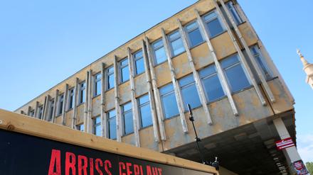 Gegen den Abriss der Fachhochschule in Potsdam haben Aktivisten wiederholt protestiert.
