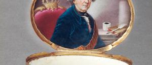 Königliche Kostbarkeiten. Für die Tabatieren gab Friedrich der Große Unsummen aus. Die Kosten für die Sammlung von Tabaksdosen lassen sich heute anhand der monatlichen Schatullrechnungen des Preußenkönigs rekonstruieren (oben rechts). Fotos: SPSG, XII 11152