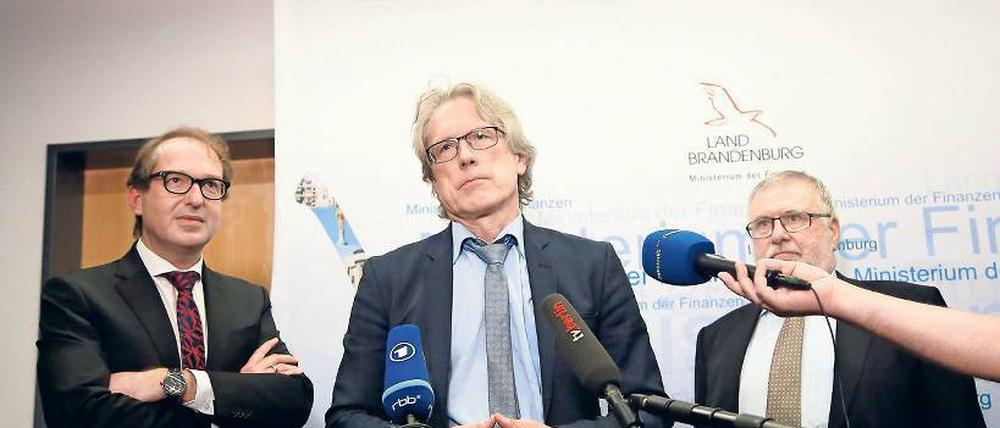Eigentümerversammlung. Verkehrsminister Dobrindt, Finanzsenator Kollatz-Ahnen und Aufsichtsratschef Bretschneider sprachen über Tegel (v.l.n.r.).